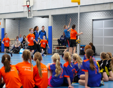 Hulp bij schoolkorfballessen