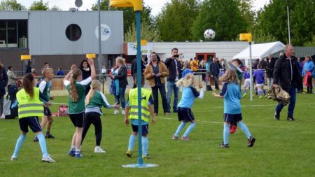 Gebruik de leskaarten voor korfballessen op school